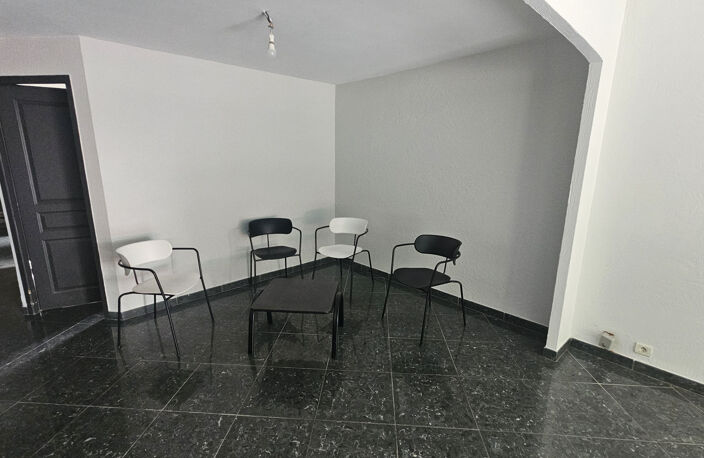 BLANQUEFORT EXCLUSIVITE Local commercial ou professionnel de — photo 3