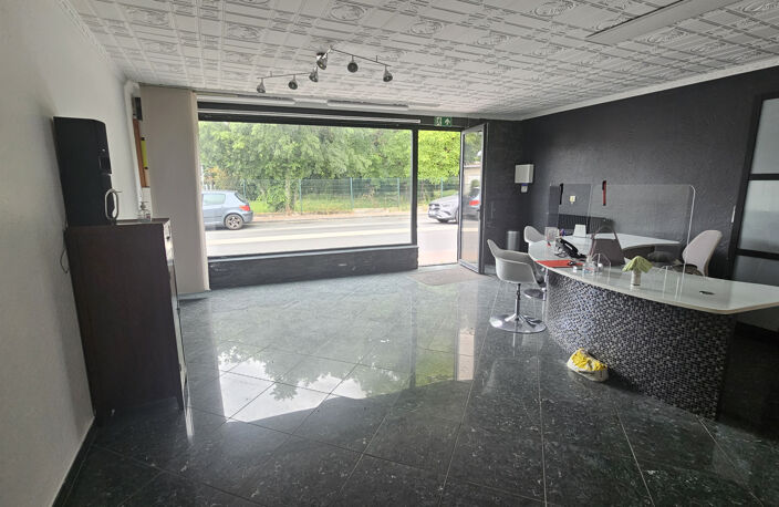 BLANQUEFORT EXCLUSIVITE Local commercial ou professionnel de — photo 4