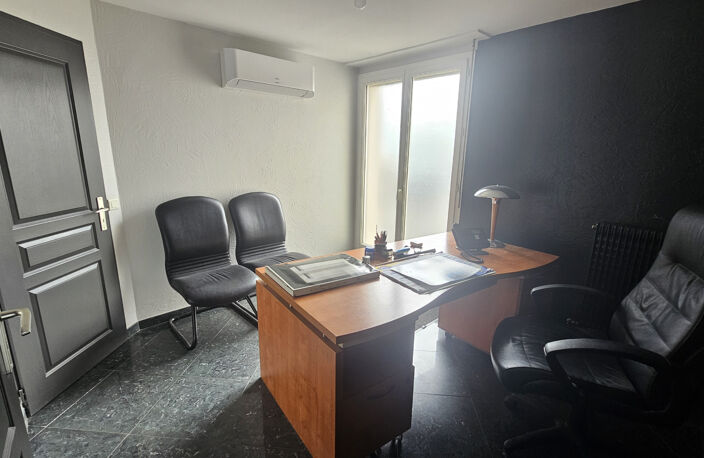 BLANQUEFORT EXCLUSIVITE Local commercial ou professionnel de — photo 5