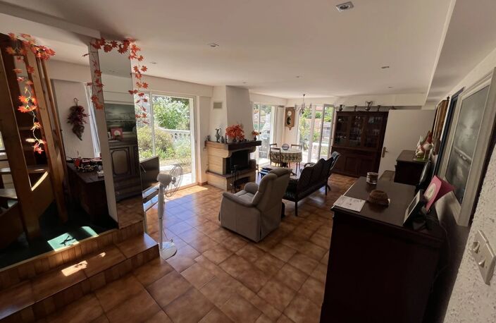 Succession Drap Maison Piscine — photo 2