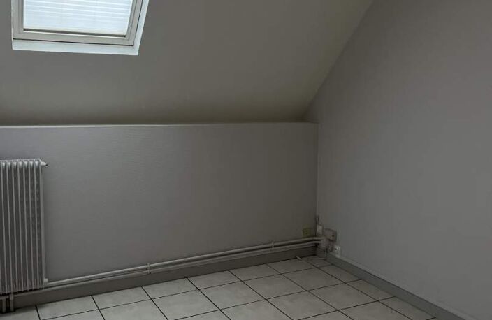Location appartement 2 pièces 32 m² à Esvres (37320) — photo 2