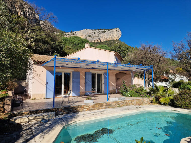 Maison 5 pièces, 3 chambres, piscine, garage - Le Revest-les — photo 1
