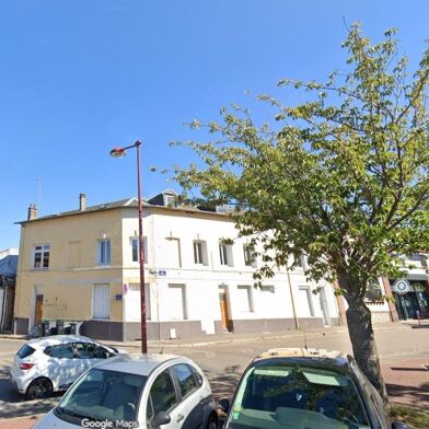 Commerce 10 pièces 737000 €