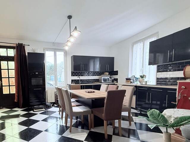 A Fontenoy 02, axe Soissons/Compiègne, maison de 4 pièces avec 2 garages et dépendances, terrain 975 m2. — photo du bien