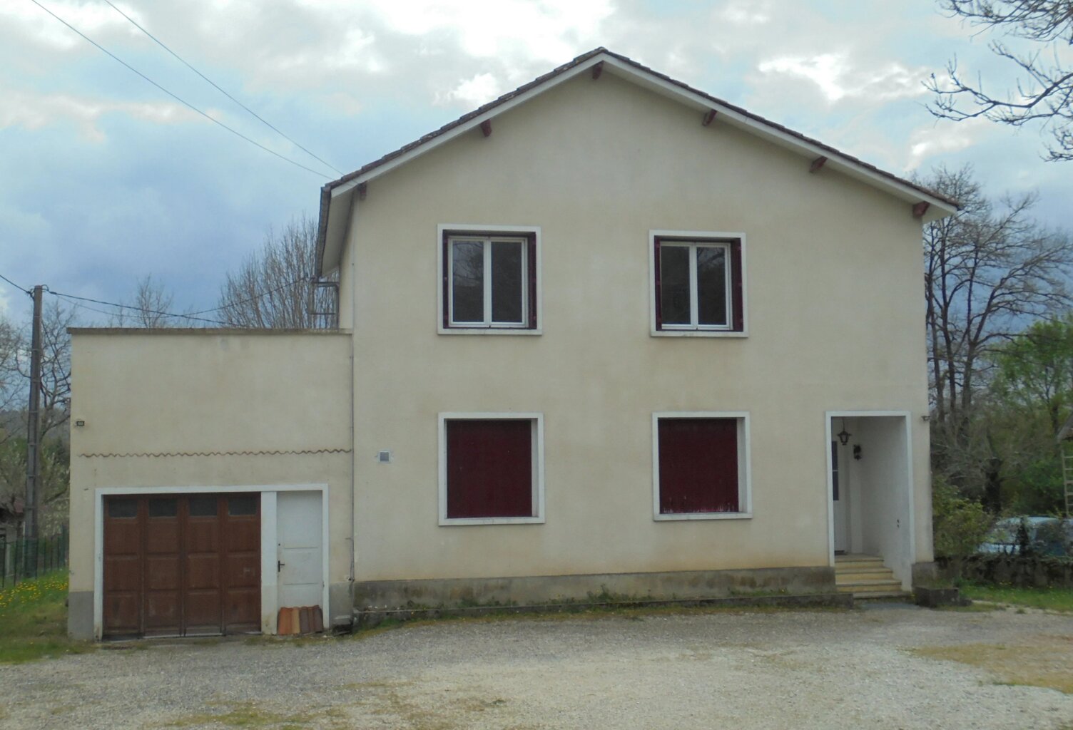 EXCLUSIVITÉ – MAISON AVEC GARAGE SUR 1 300 M² DE TERRAIN — photo 1