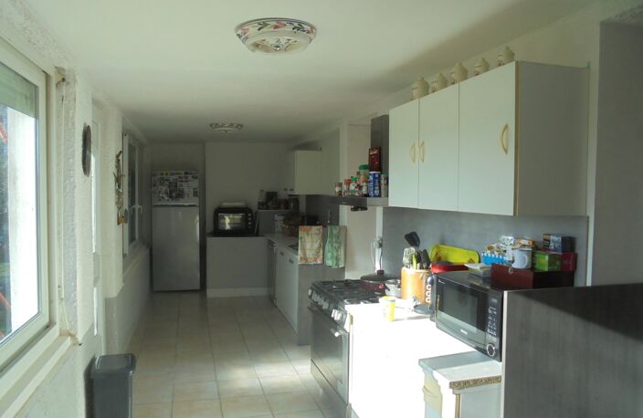 EXCLUSIVITÉ – MAISON AVEC GARAGE SUR 1 300 M² DE TERRAIN — photo 2