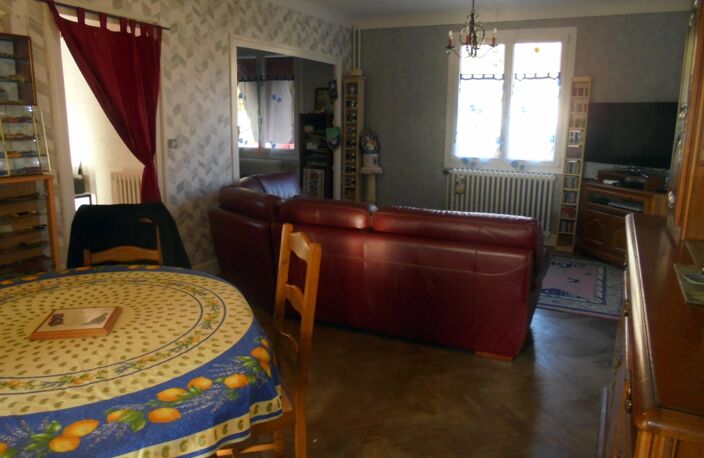 EXCLUSIVITÉ – MAISON AVEC GARAGE SUR 1 300 M² DE TERRAIN — photo 3