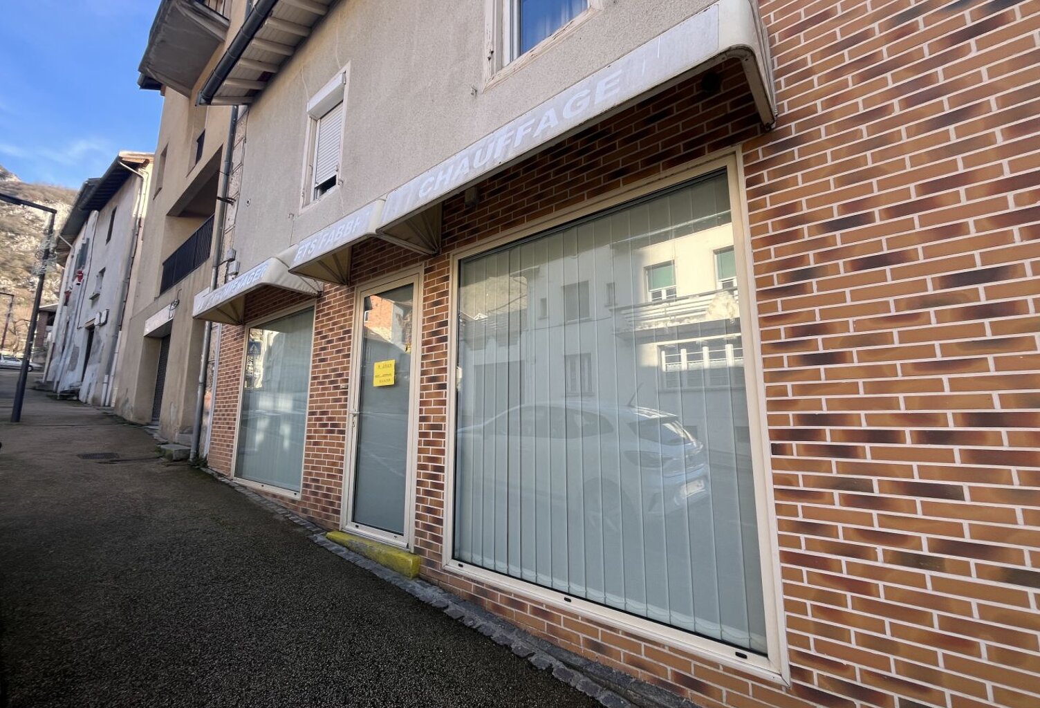Local commercial — photo 1