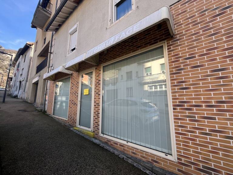 Local commercial — photo 1