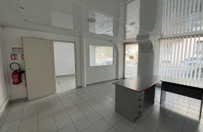 Local commercial — photo 2