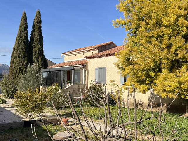 Maison de plain-pied rénovée sur terrain de 1 000 m2 — photo du bien