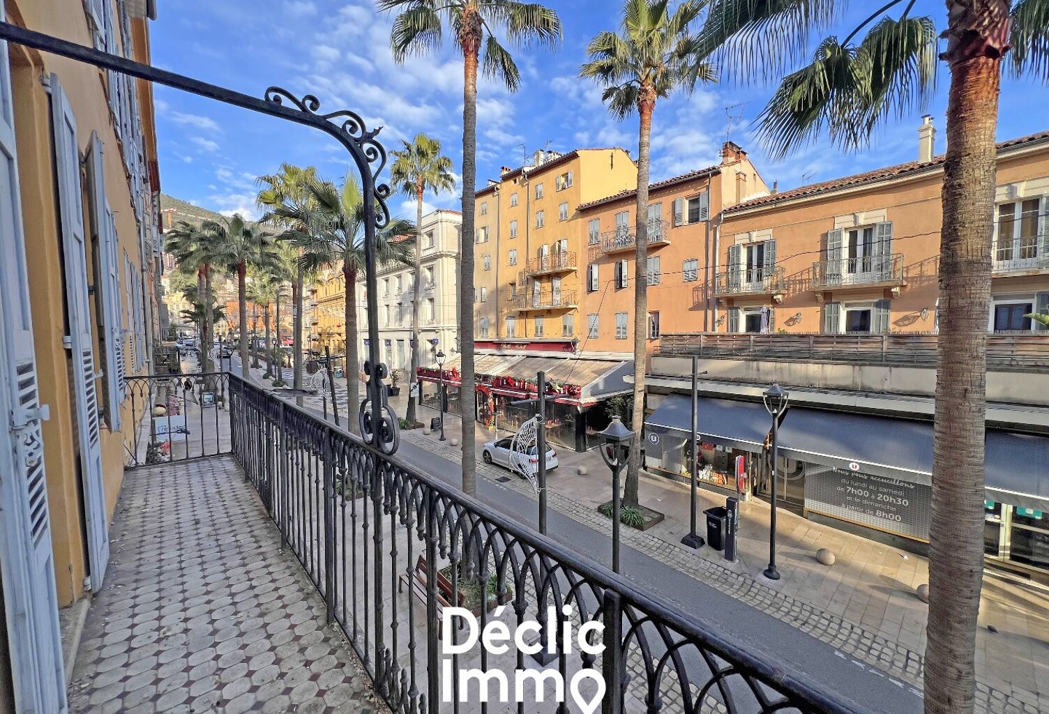 BUREAUX AVEC COUR ET BALCON - BOULEVARD DU JEU DE BALLON - GRASSE  — photo 1