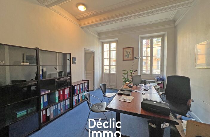 BUREAUX AVEC COUR ET BALCON - BOULEVARD DU JEU DE BALLON - GRASSE  — photo 5