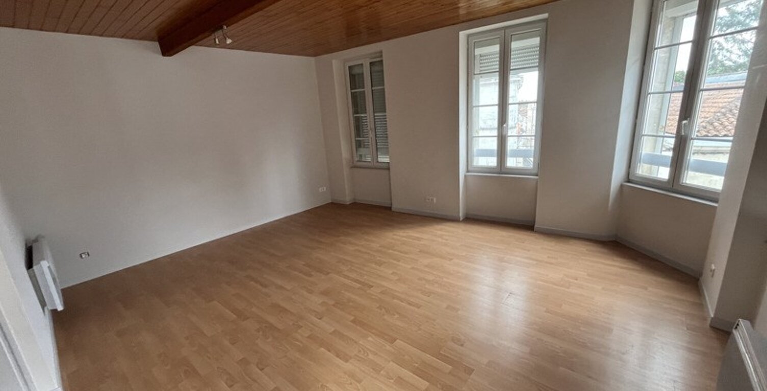 Vente immeuble   Barbezieux-Saint-Hilaire (16300) — photo 1