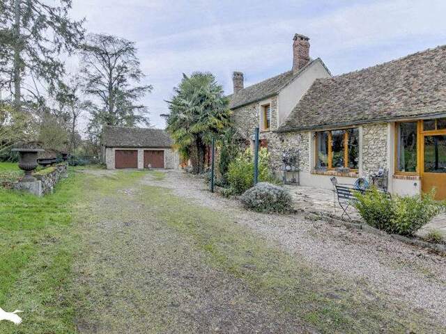 Maison en pierre de 7 pièces principales — photo du bien