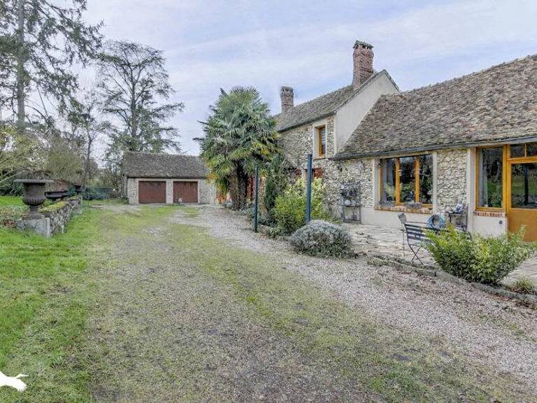Maison en pierre de 7 pièces principales — photo 1