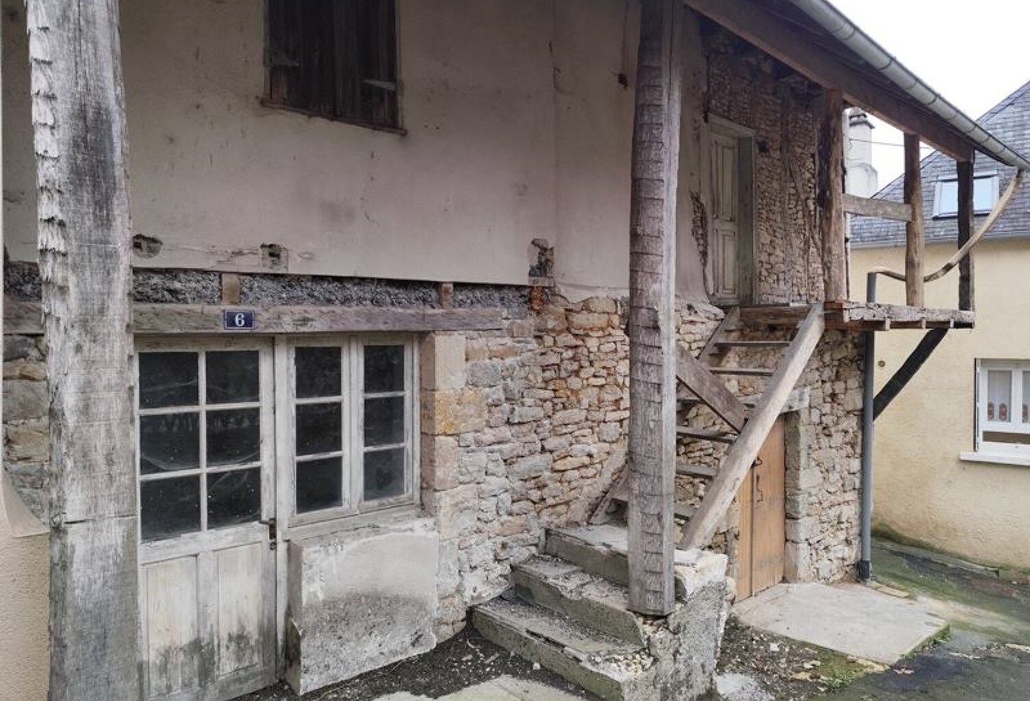 Maison en pierre de 2 pièces principales — photo 1