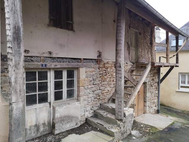 Maison en pierre de 2 pièces principales — photo du bien