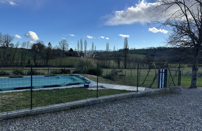 FERME EN PIERRE SUR 1.8 HA — photo 2