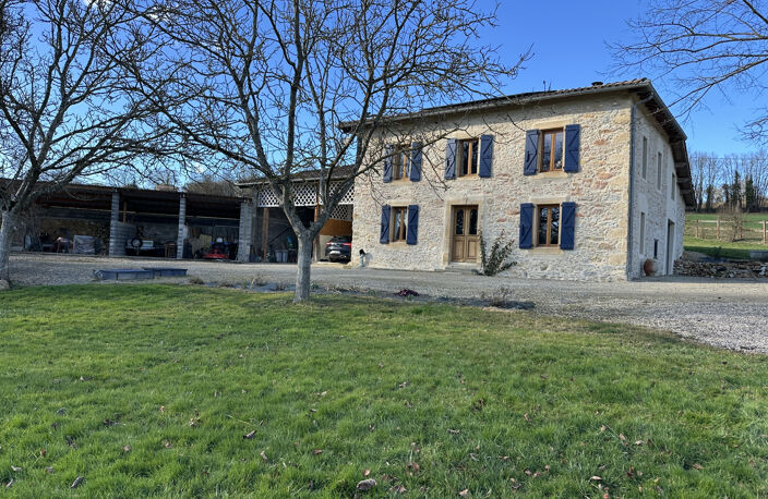 FERME EN PIERRE SUR 1.8 HA — photo 3