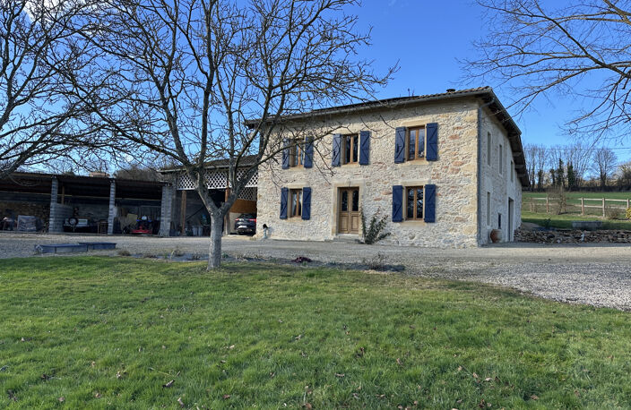 FERME EN PIERRE SUR 1.8 HA — photo 5