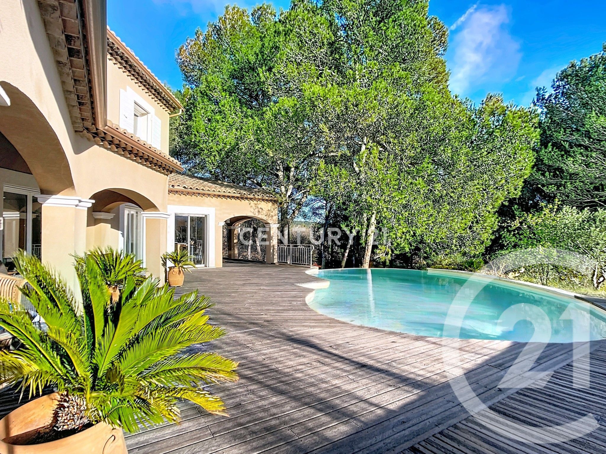 Villa / Maison  T6 à vendre Saint-Zacharie 83640