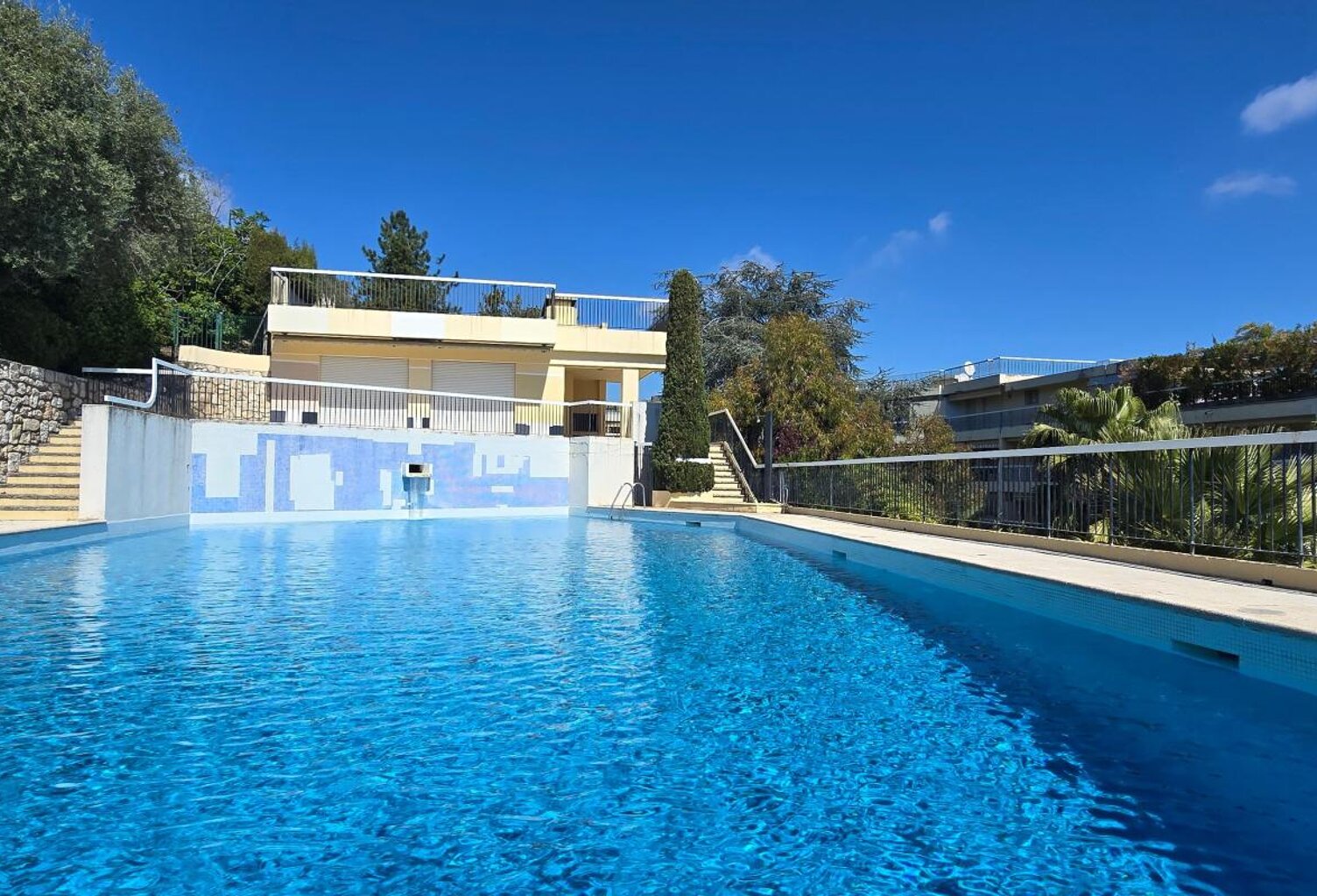 NICE - HAUT PARC IMPERIAL F3 85 m2, terrasse, piscine, parking, cave — photo 1