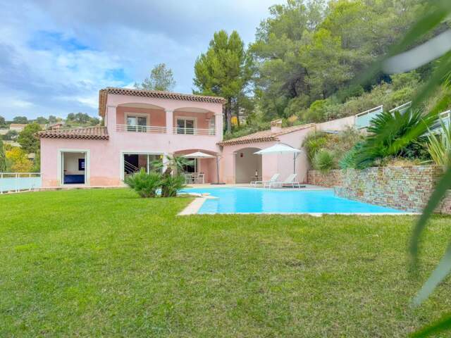 A moins de 30' de l'aéroport de Nice Magnifique Villa 4/5 Pièces 174 m² habitable + 80 m² de dépendances aménagées, piscine, gararage double, stationements — photo du bien