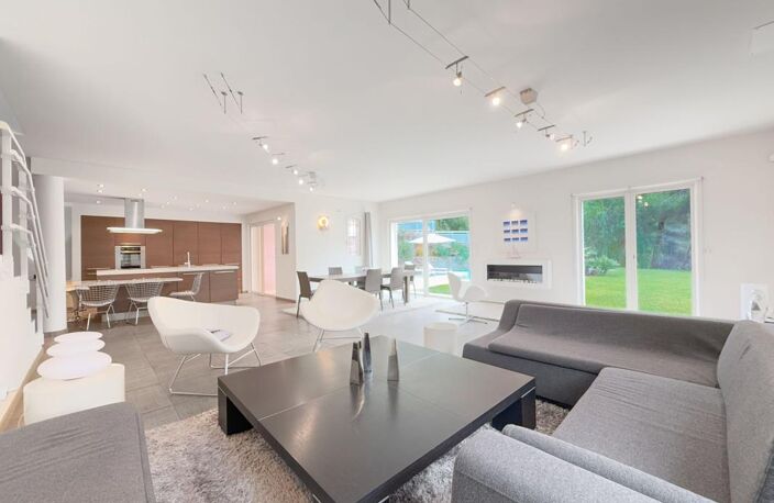 A moins de 30' de l'aéroport de Nice Magnifique Villa 4/5 Pièces 174 m² habitable + 80 m² de dépendances aménagées, piscine, gararage double, stationements — photo 4