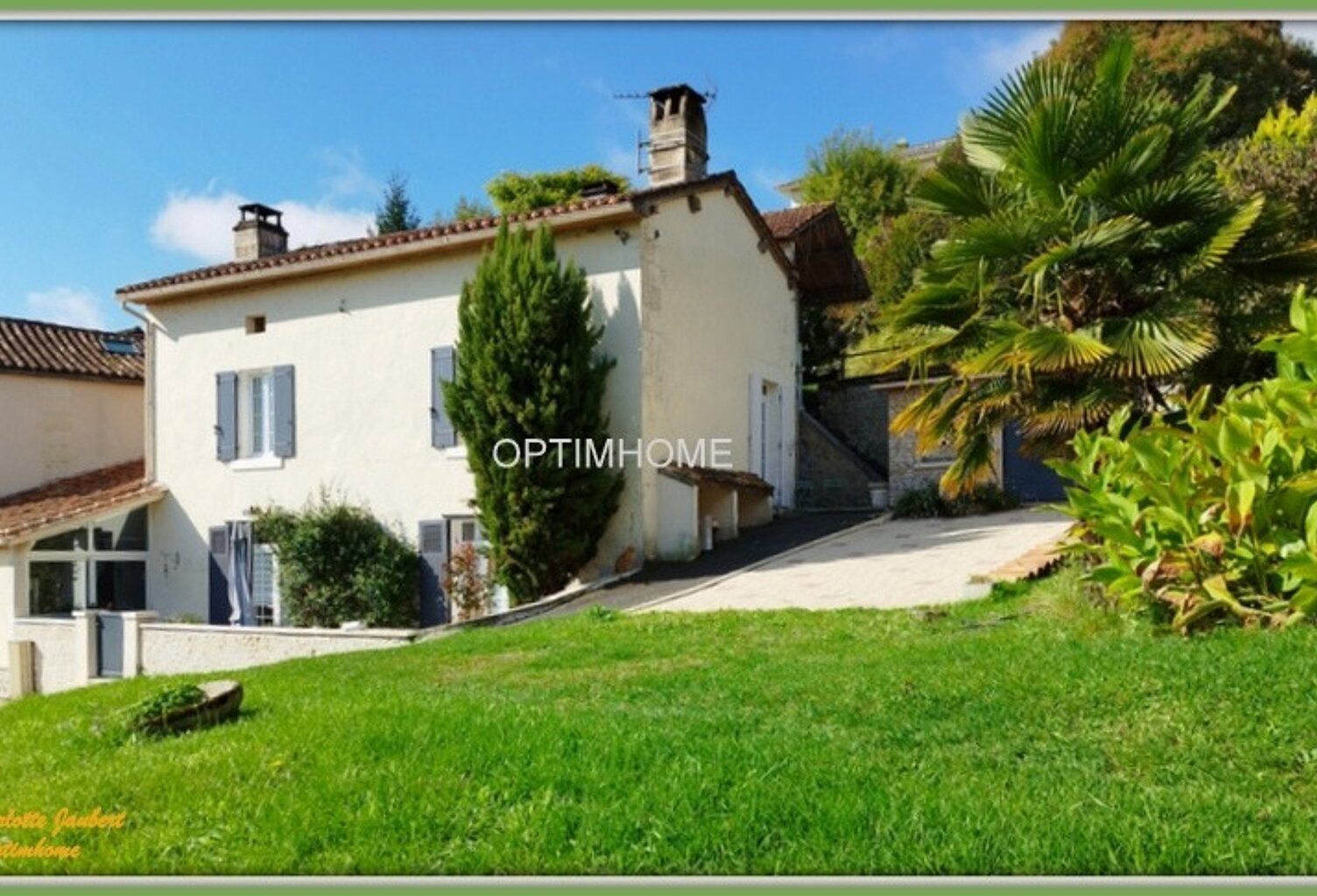Ensemble immobilier en pierre — photo 1
