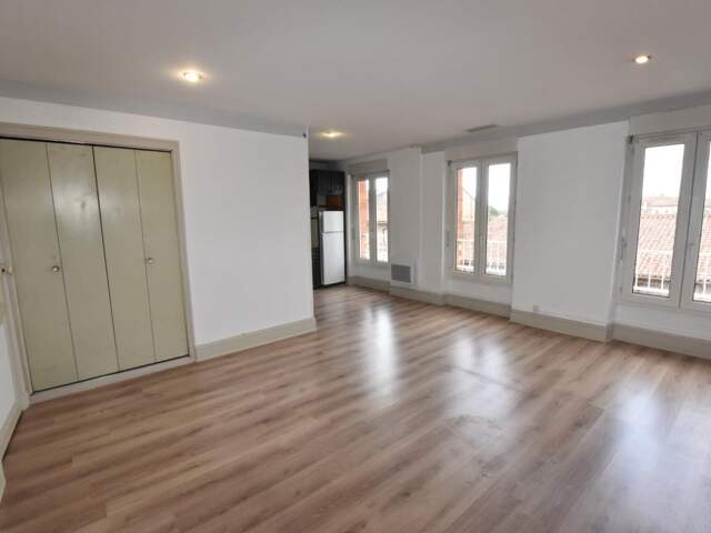 TRES BEL APPARTEMENT T3 EN CENTRE VILLE DE LAVAUR — photo du bien