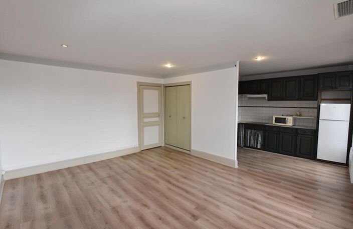 TRES BEL APPARTEMENT T3 EN CENTRE VILLE DE LAVAUR — photo 4