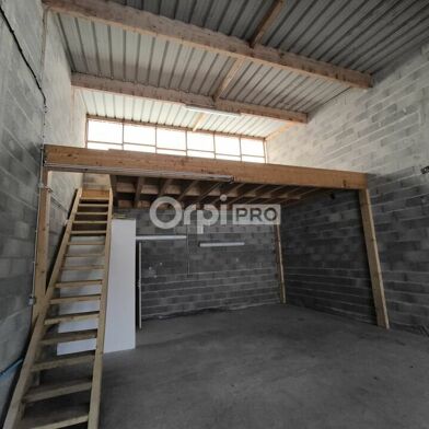 Local industriel  550 €