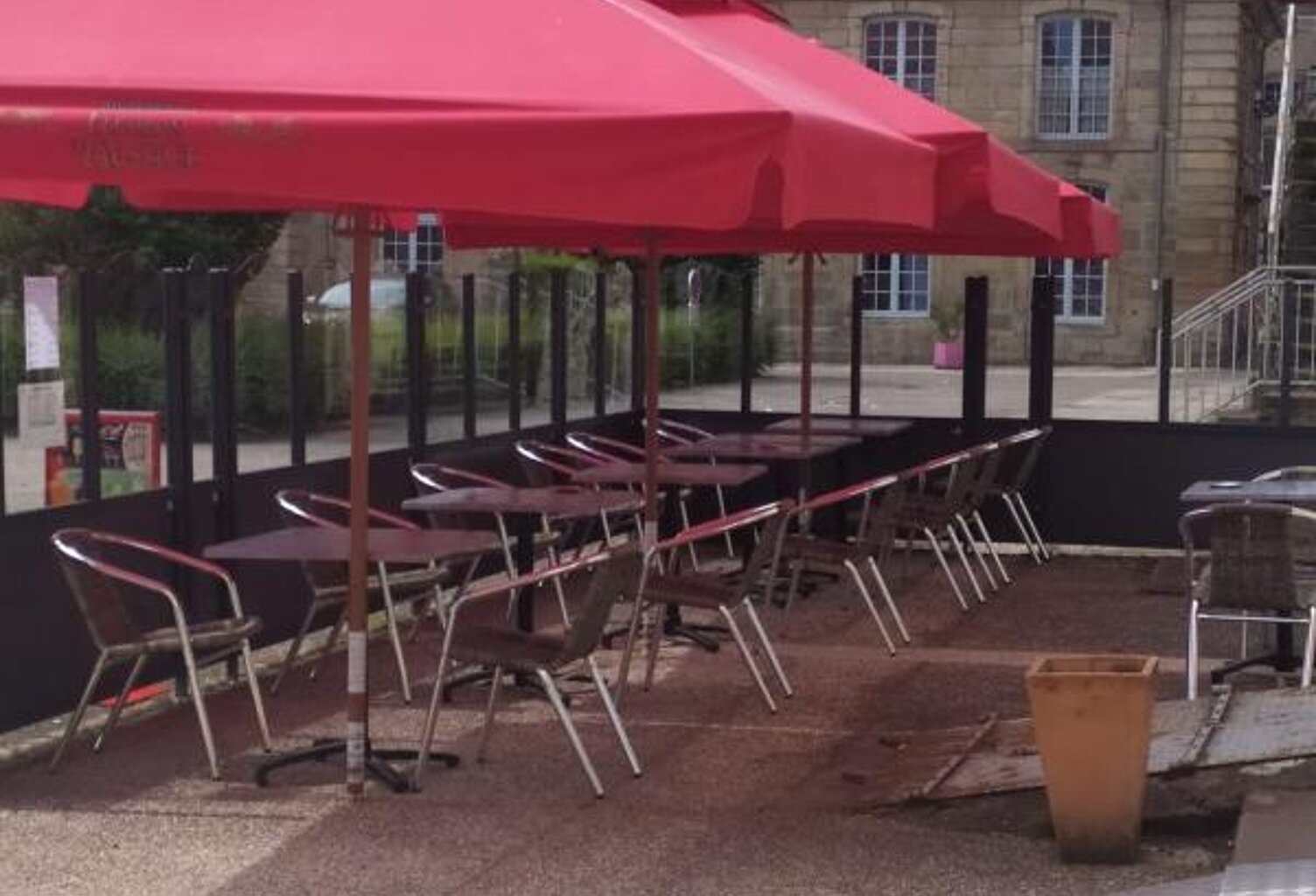 ensemble immobilier de restaurant et hôtel — photo 1