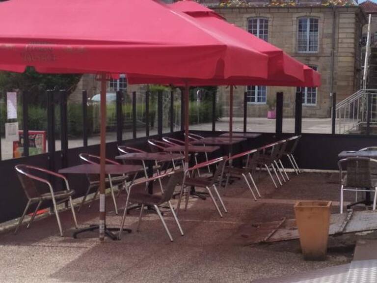 ensemble immobilier de restaurant et hôtel — photo 1