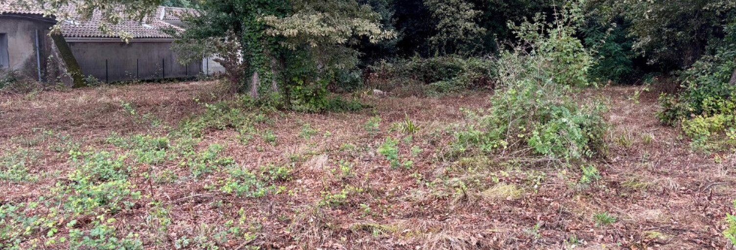 Terrain  862 m² à vendre à Saint-Estèphe (33180)