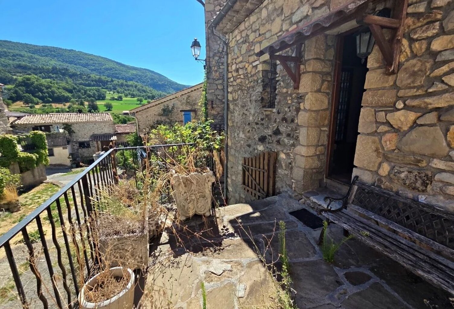 MAISON EN PIERRE à Vendre à Méailles (04240) — photo 1