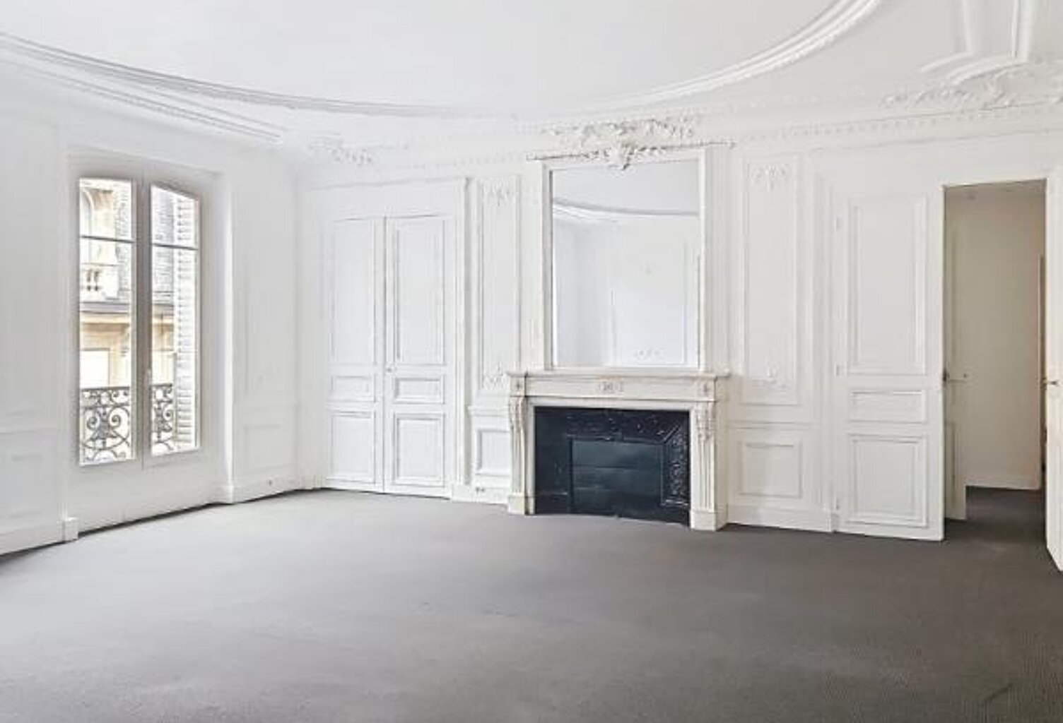 Bureaux à louer - 235 m² - Paris 8 — photo 1