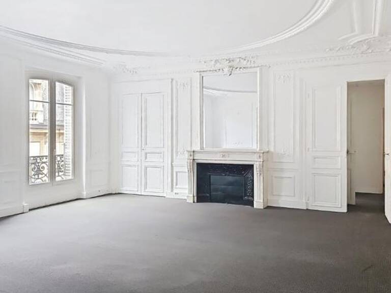 Bureaux à louer - 235 m² - Paris 8 — photo 1