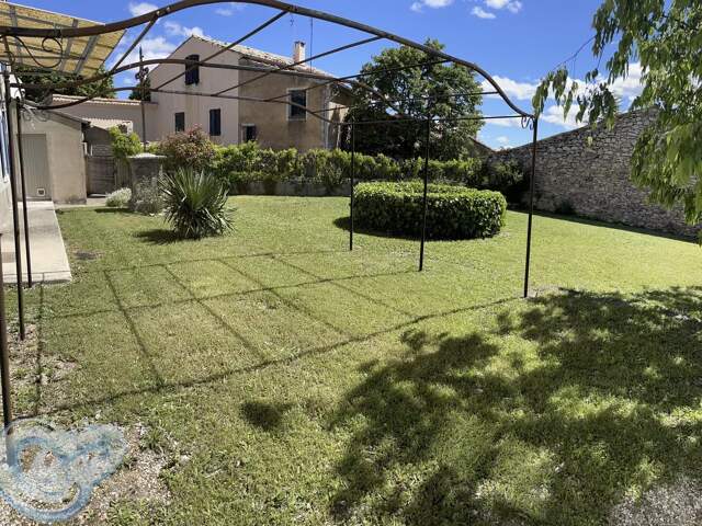 ST CHRISTOL - Maison Type 6 de 149 m² habitables avec jardin - — photo du bien