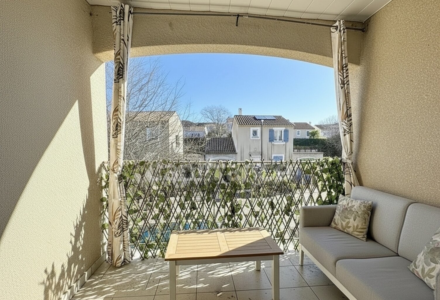 Maison avec garage et jardin - Beauvoisin — photo 1