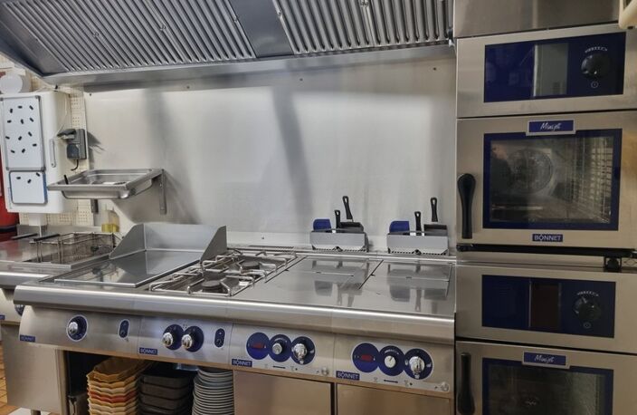 FONDS DE COMMERCE BAR RESTAURANT : Une institution conviviale à fort potentiel… de belles soirées à inventer ! — photo 3