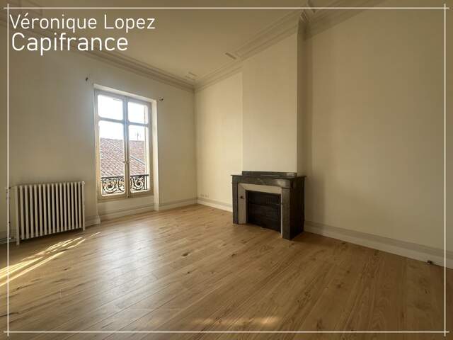 Agen, cœur de ville, appartement de charme T3 avec terrasse et parking — photo du bien