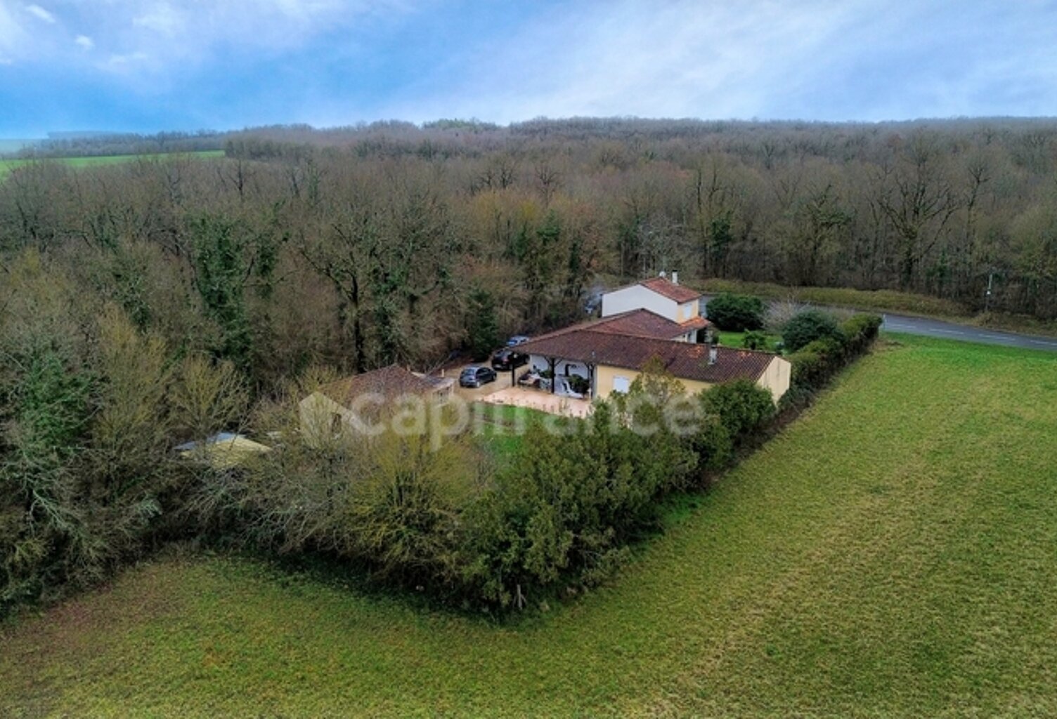 Belle maison familiale avec une autre maison individuelle — photo 1