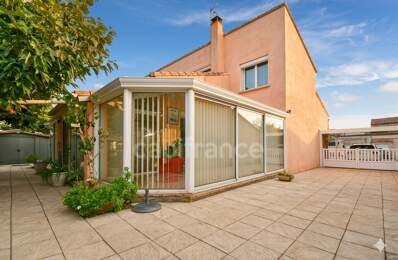 À vendre à Nébian, dans l’Hérault, villa familiale de 146 m² comprenant 5 pièces et 4 chambres, implantée sur un terrain de 628 m² exposé plein sud — photo du bien
