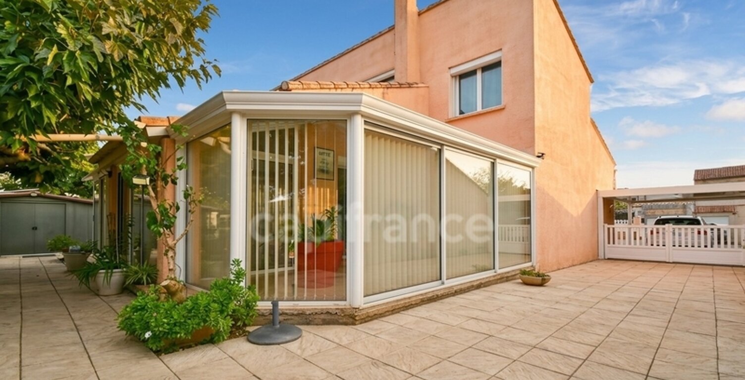À vendre à Nébian, dans l’Hérault, villa familiale de 146 m² comprenant 5 pièces et 4 chambres, implantée sur un terrain de 628 m² exposé plein sud — photo 1