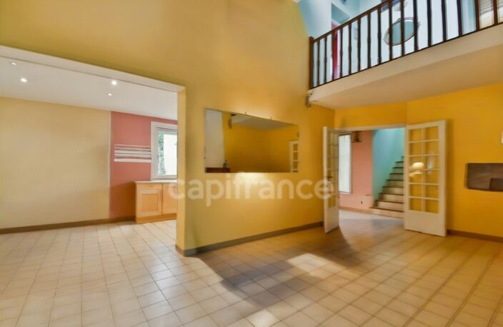 À vendre à Nébian, dans l’Hérault, villa familiale de 146 m² comprenant 5 pièces et 4 chambres, implantée sur un terrain de 628 m² exposé plein sud — photo 3
