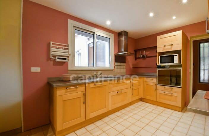 À vendre à Nébian, dans l’Hérault, villa familiale de 146 m² comprenant 5 pièces et 4 chambres, implantée sur un terrain de 628 m² exposé plein sud — photo 5