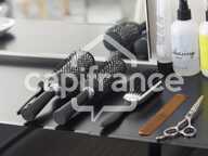 Fonds de commerce salon de coiffure de 58m2 à vendre ANGERS (49) en parts sociales — photo 2