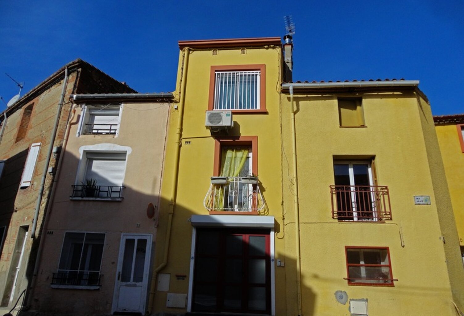 Dpt Pyrénées Orientales (66), à vendre Saint-Estève Maison 4 pièces 72 m² terrasse cour et garage — photo 1